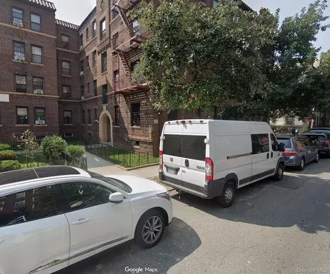 62-64 Saunders St #4P, New York, NY 11374