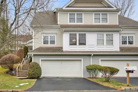 118 Underhill Ln, Peekskill, NY 10566