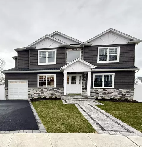 3 Narkin Ct, Hicksville, NY 11801