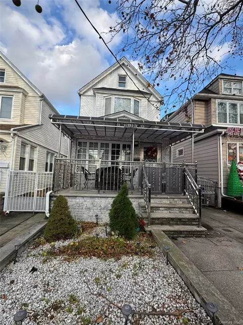7817 64th St, New York, NY 11385