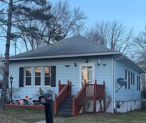304 Clark Pl, Maybrook, NY 12543