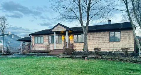 10 Fountain Ave, Selden, NY 11784