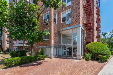 3425 150th Pl #4D, New York, NY 11354