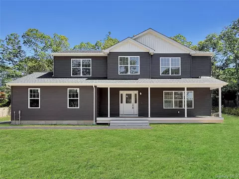 120 River Rd, Shirley, NY 11967