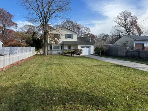 41 Broadway, Shirley, NY 11967