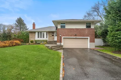 15 Morris Dr, Syosset, NY 11791