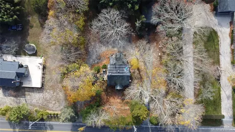 78 Bay Ave W, Hampton Bays, NY 11946