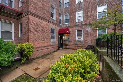 79-06 Main St #2-J, Flushing, NY 11367