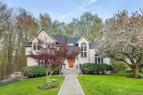1400 Chatham Ln, Yorktown, NY 10598