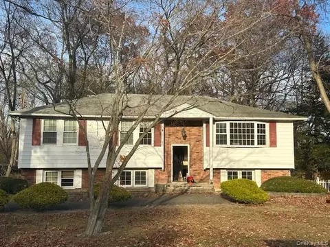 147 Pauls Path, Coram, NY 11727