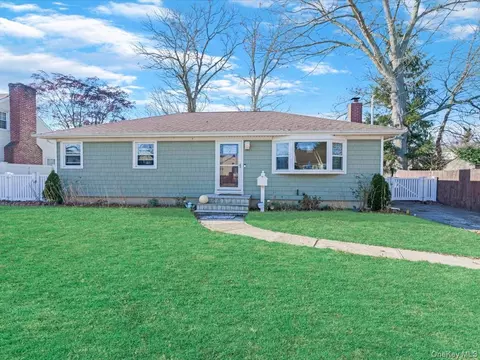 68 Kenwood Ave, Massapequa, NY 11758