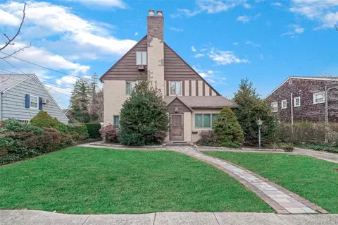331 Richmond Rd, Douglaston, NY 11363