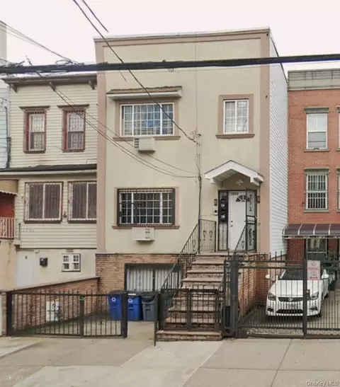 1333 Chisholm St, New York, NY 10459