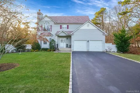 194 Oxhead Rd, Centereach, NY 11720