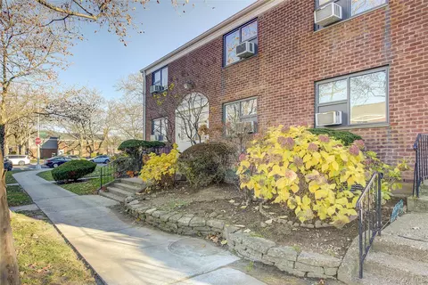 216-76 68th Ave #26-119, Oakland Gardens, NY 11364