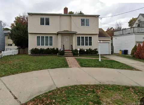 41 Avon Rd, Hewlett, NY 11557