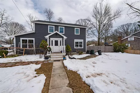 85 Bayview Ave, Brookhaven, NY 11772