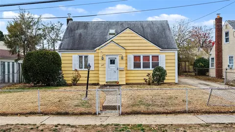1927 Franklin Rd, Valley Stream, NY 11580