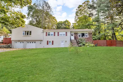 34 Steiner Dr, Mahopac, NY 10541