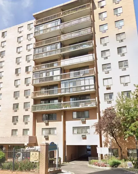 136-75 37 Ave #10H, Flushing, NY 11354