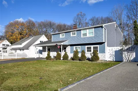 181 Friends Ln, North Hempstead, NY 11590