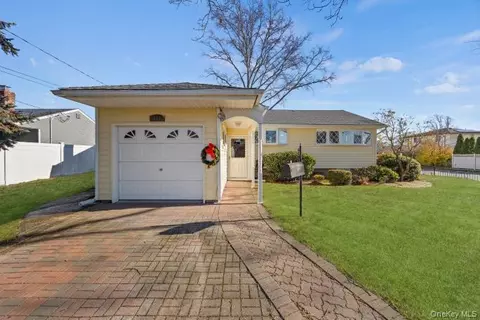 251 1st Ave, Massapequa Park, NY 11762