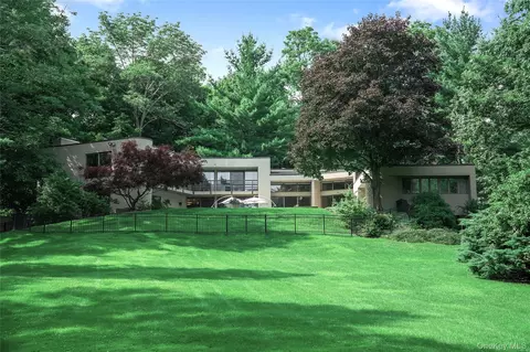 20 Cole Dr, North Castle, NY 10504