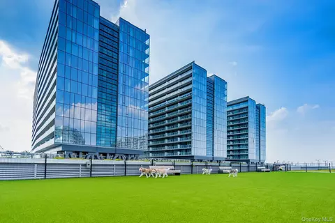 131-03 40th Rd #18E, Flushing, NY 11354