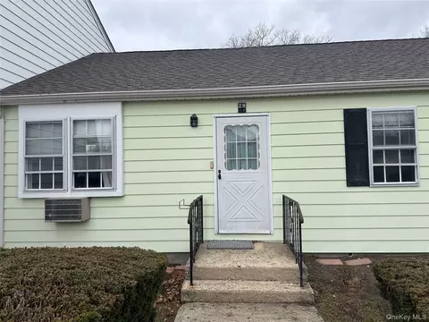 1000 9th St #D28, Greenport, NY 11944