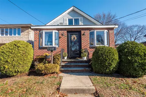 155 Mckee St, North Hempstead, NY 11001