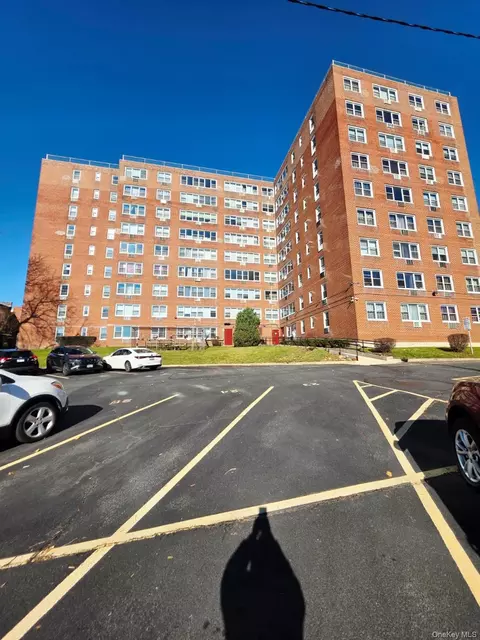16420 Highland Ave #2V, New York, NY 11432