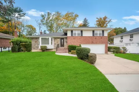 33 Eastfield Ln, Melville, NY 11747