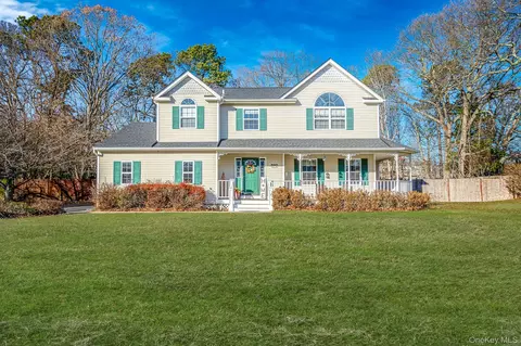 9 Minto Ct, Centereach, NY 11720