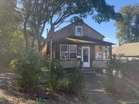 41 N Goodwin Ave, Greenburgh, NY 10523