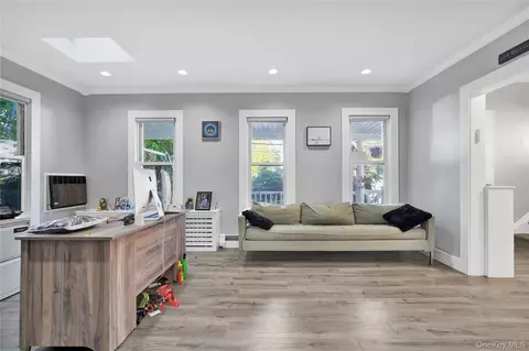 49 Centre St, Woodmere, NY 11598