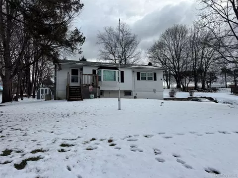 17 Emerson Dr, Washingtonville, NY 10992