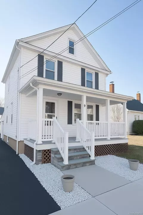 9 Bagley Ave, North Hempstead, NY 11507