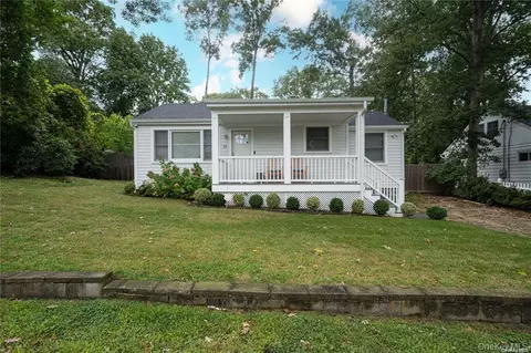 16 Overbrook St, Riverhead, NY 11901