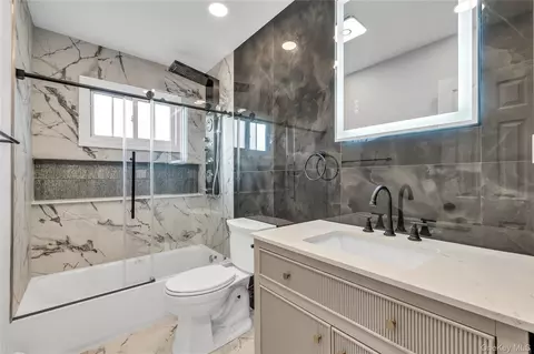 Bath - 116 Phyllis Dr, Patchogue, NY 11772 photo 2 of 7