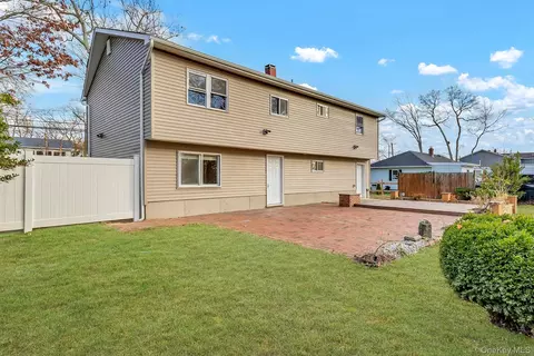 Exterior - 116 Phyllis Dr, Patchogue, NY 11772 photo 4 of 4