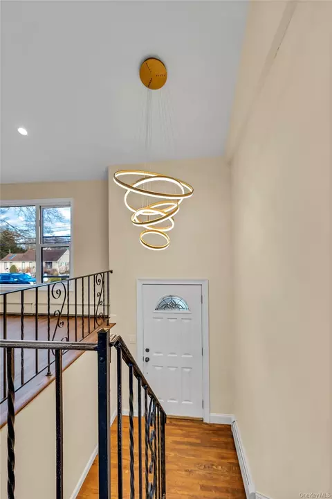 Entry Way - 116 Phyllis Dr, Patchogue, NY 11772 photo 2 of 3
