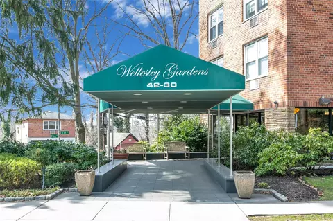 42-30 Douglaston Pkwy #5C, Douglaston, NY 11363