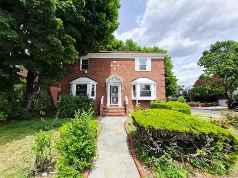 8019 Utopia Pkwy, Jamaica, NY 11432