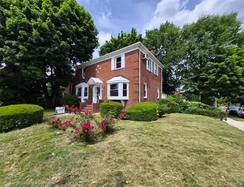 8019 Utopia Pkwy, Jamaica, NY 11432