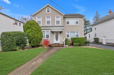 32 Fifth St, Valley Stream, NY 11581