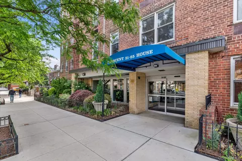 31-85 Crescent St #2, New York, NY 11106