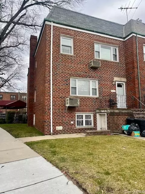 8501 67th Dr, New York, NY 11374