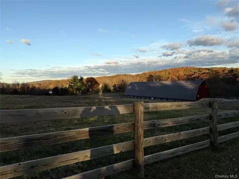 16 Almond Tree Ln, Warwick, NY 10990