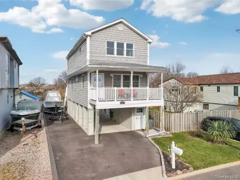 3717 Somerset Dr, Seaford, NY 11783