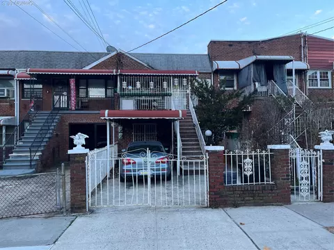 1060 E 105th St, Brooklyn, NY 11236